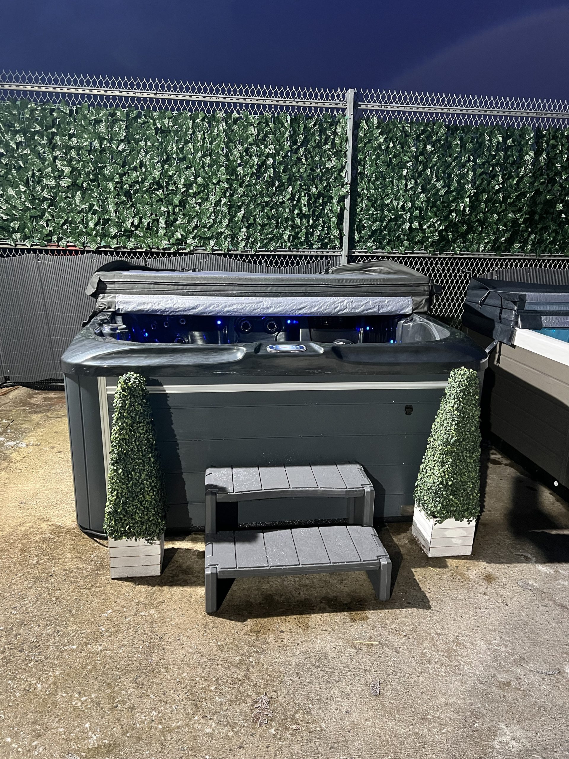 Yukon River 6 Seater Hot Tub