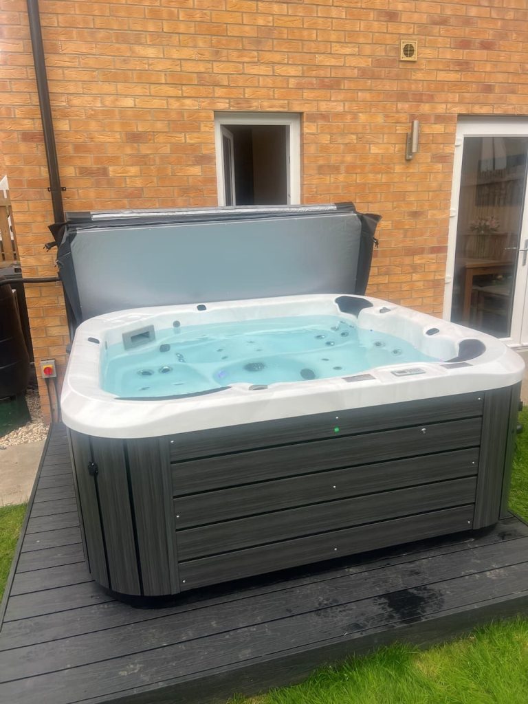 S-550 hot tub installed in Glasgow by Heavenly Hot Tubs & Swim Spas