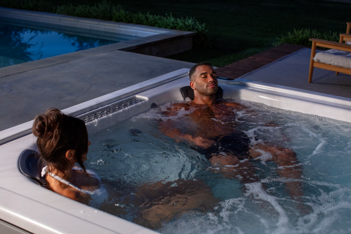JHT_J408L_Mid_Couple_Relax02-720x480-4777e9c0-3c01-48d4-bcfe-842f35a8b3e3