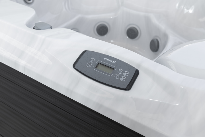 Jacuzzi-Spa_J-201_Detail-720x480-f665fc7b-ff84-4b3c-86e3-0b6b359165ad