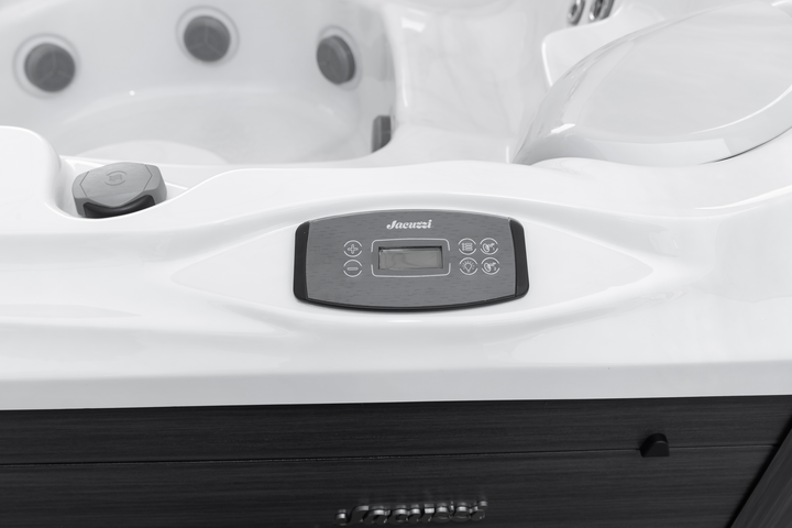 Jacuzzi-Spa_J-204_Details-720x480-5dc61cc4-ffab-411f-8632-0fe04517a82d