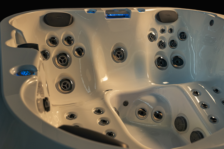 Jacuzzi-Spa_J-332_Details-720x481-6848b7ea-77f1-48e0-b8f2-7ba197a37acb