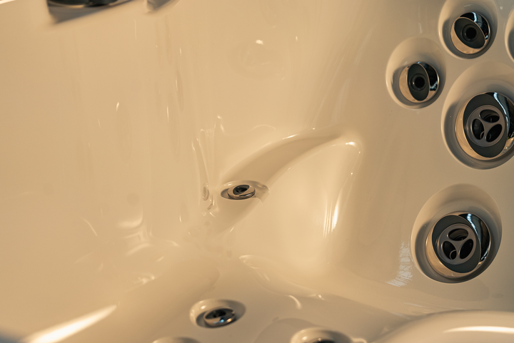 Jacuzzi-Spa_J-332_Details-720x481-9bc8f4da-c621-455c-abe2-f5d1878be0ef