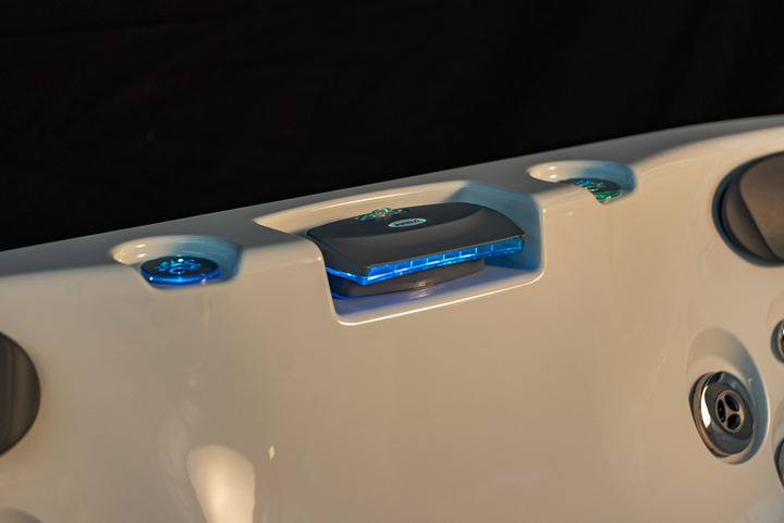 Jacuzzi-Spa_J-332_waterfall_Details-720x481-f54bfd8c-963b-4a18-8031-9a9809509fcd