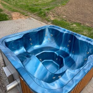 Cruachan Single Lounger Wood Fired Hot Tub